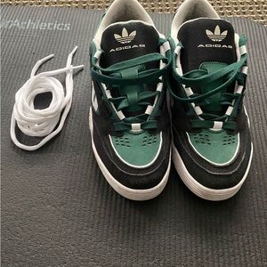 Adi2000- size 9 US (men’s shoes)